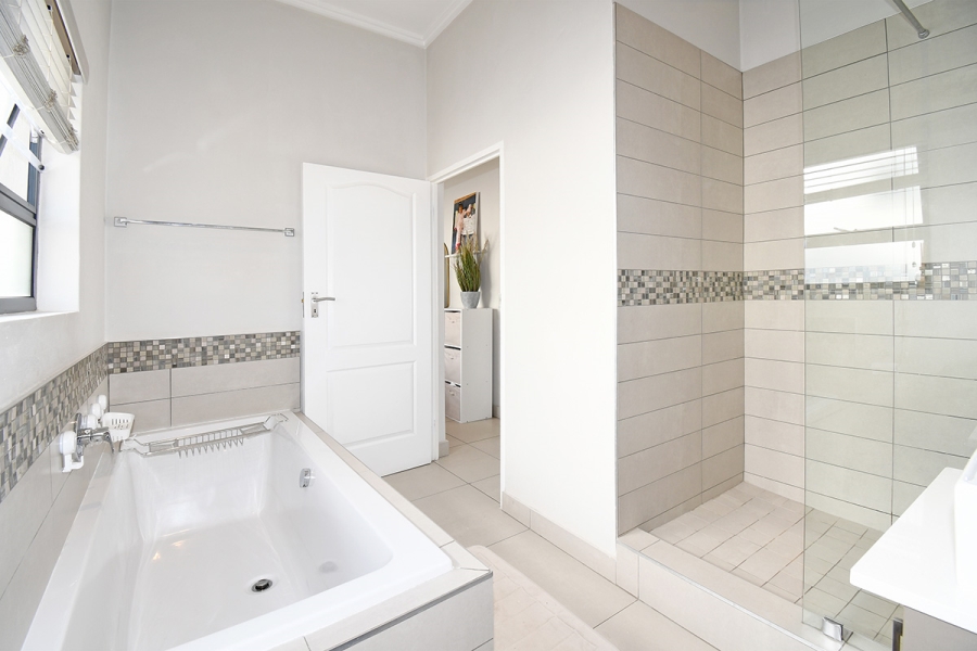 3 Bedroom Property for Sale in Broadacres Gauteng