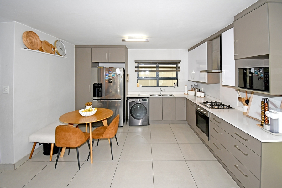 3 Bedroom Property for Sale in Broadacres Gauteng