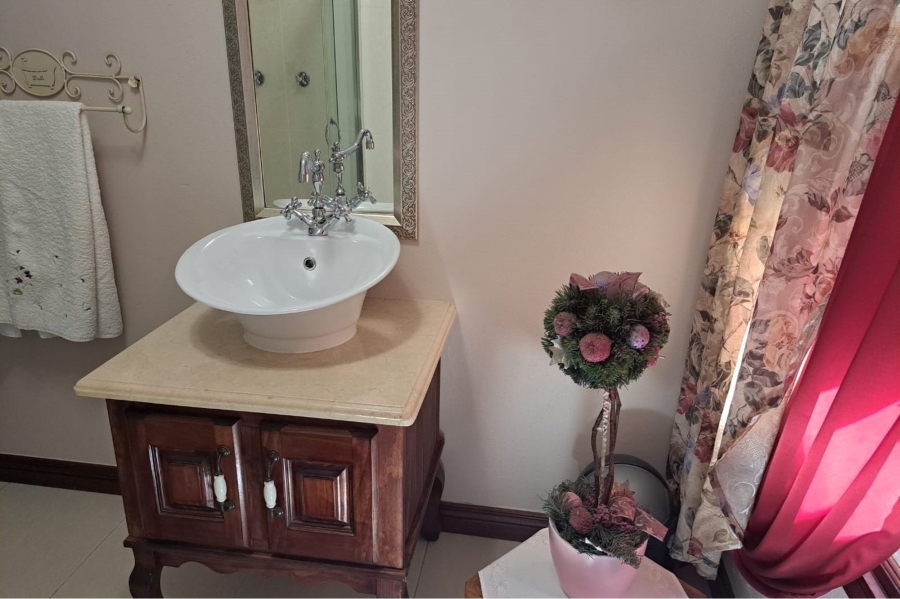 5 Bedroom Property for Sale in Letamo Game Farm Gauteng