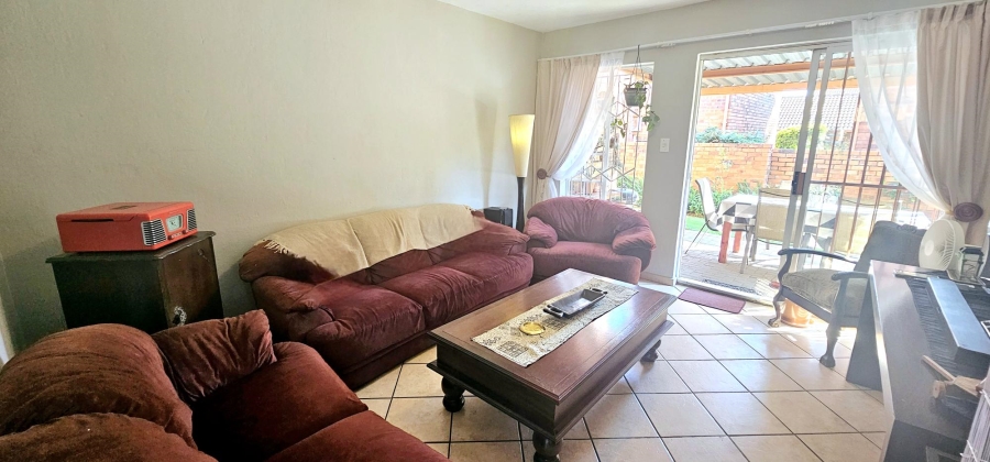 2 Bedroom Property for Sale in Die Hoewes Gauteng