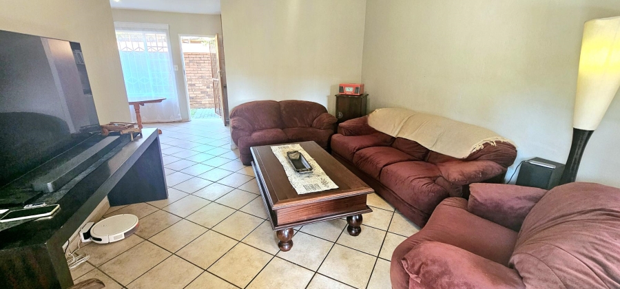2 Bedroom Property for Sale in Die Hoewes Gauteng