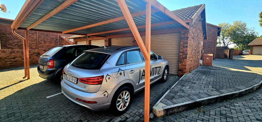 2 Bedroom Property for Sale in Die Hoewes Gauteng