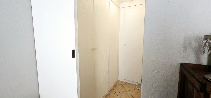 2 Bedroom Property for Sale in Die Hoewes Gauteng