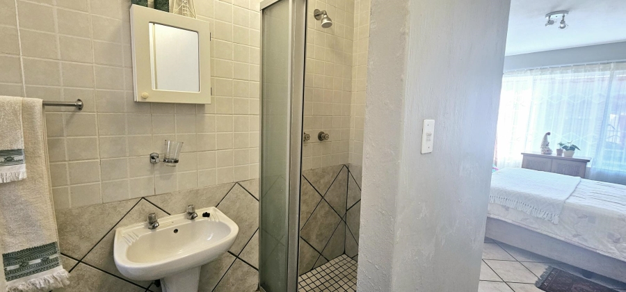 2 Bedroom Property for Sale in Die Hoewes Gauteng