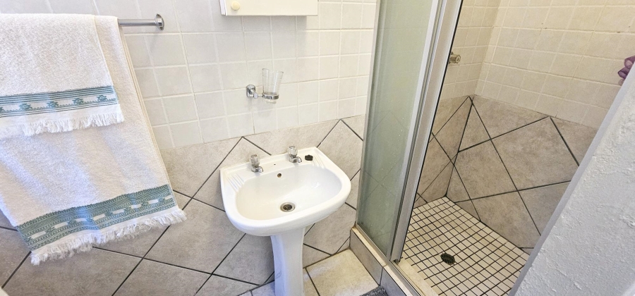 2 Bedroom Property for Sale in Die Hoewes Gauteng