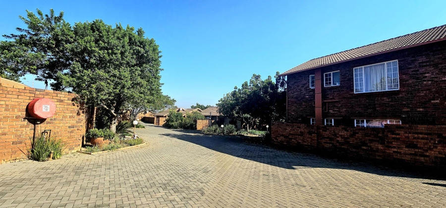 2 Bedroom Property for Sale in Die Hoewes Gauteng