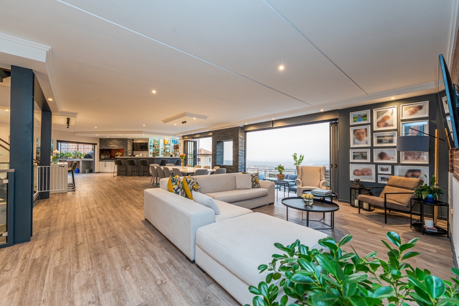 5 Bedroom Property for Sale in Constantia Kloof Gauteng