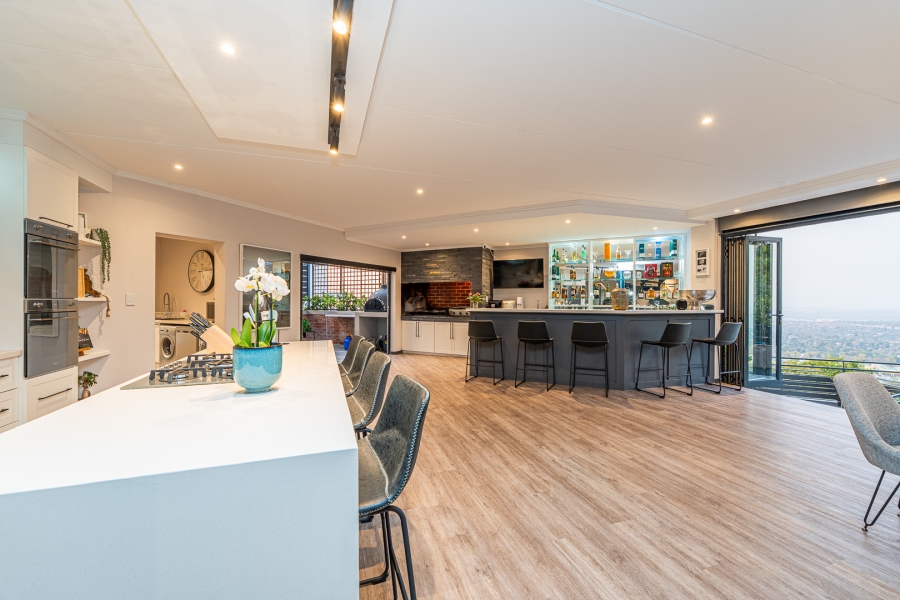 5 Bedroom Property for Sale in Constantia Kloof Gauteng