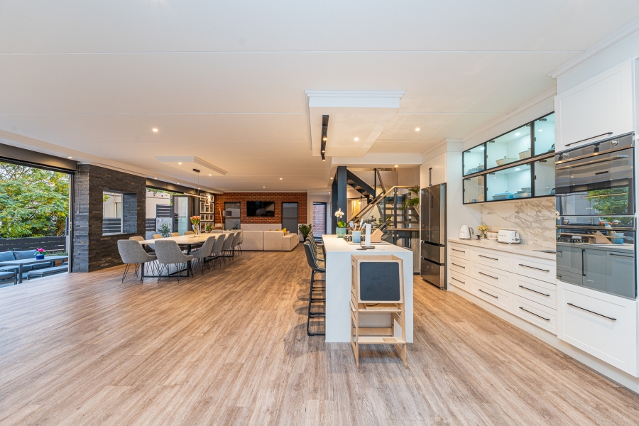 5 Bedroom Property for Sale in Constantia Kloof Gauteng