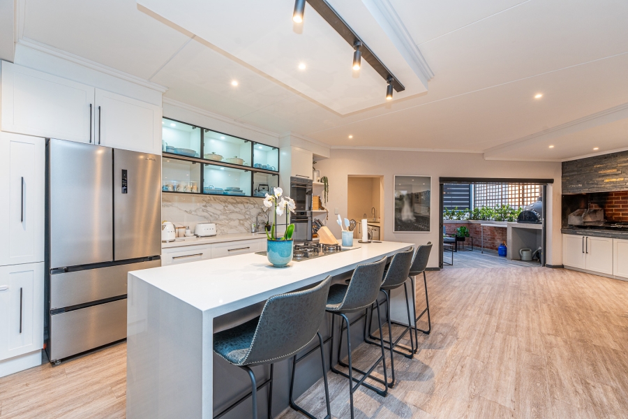 5 Bedroom Property for Sale in Constantia Kloof Gauteng