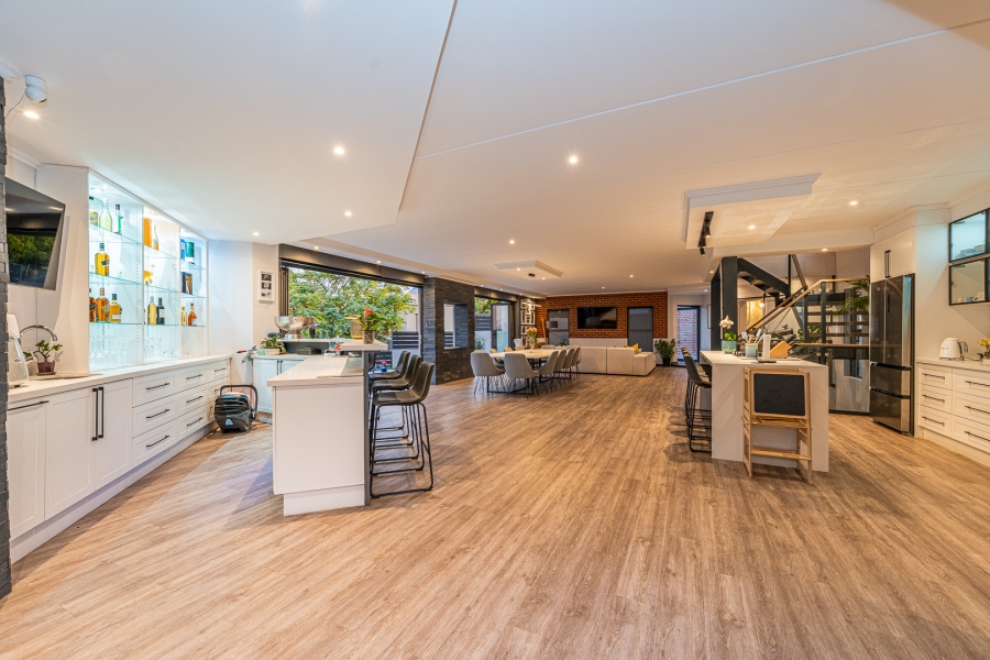 5 Bedroom Property for Sale in Constantia Kloof Gauteng