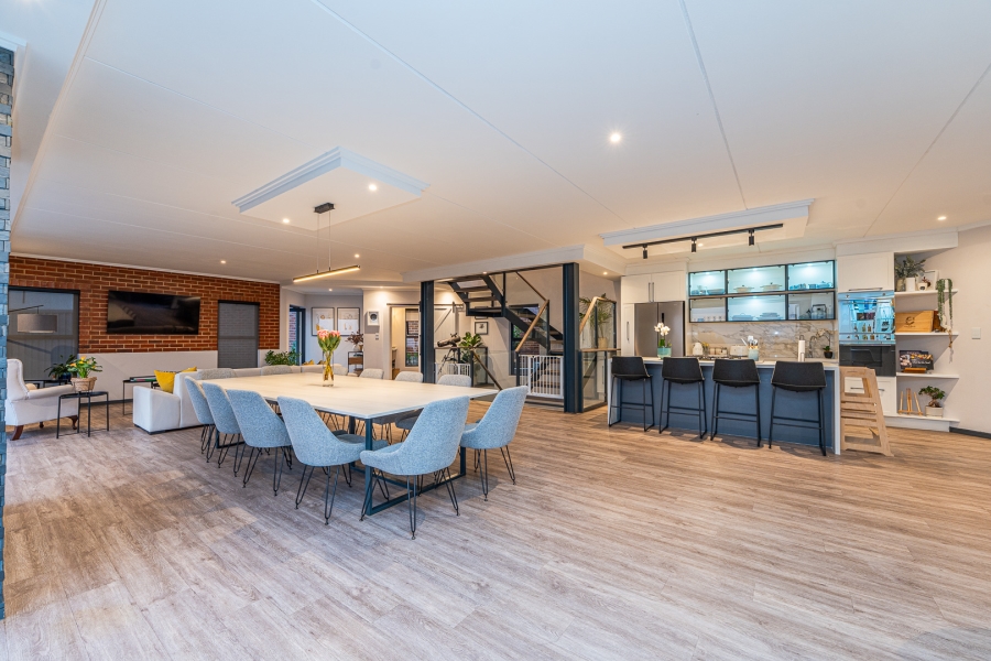 5 Bedroom Property for Sale in Constantia Kloof Gauteng