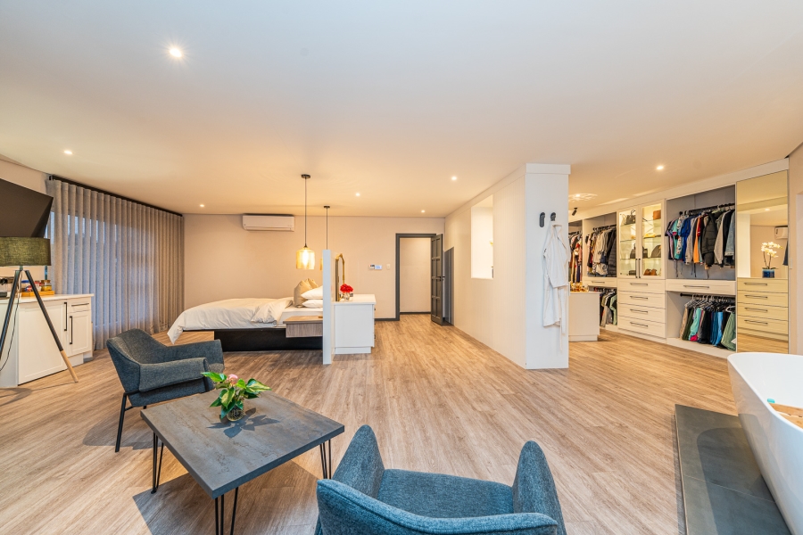 5 Bedroom Property for Sale in Constantia Kloof Gauteng