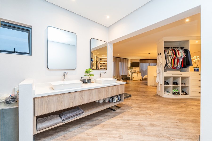 5 Bedroom Property for Sale in Constantia Kloof Gauteng