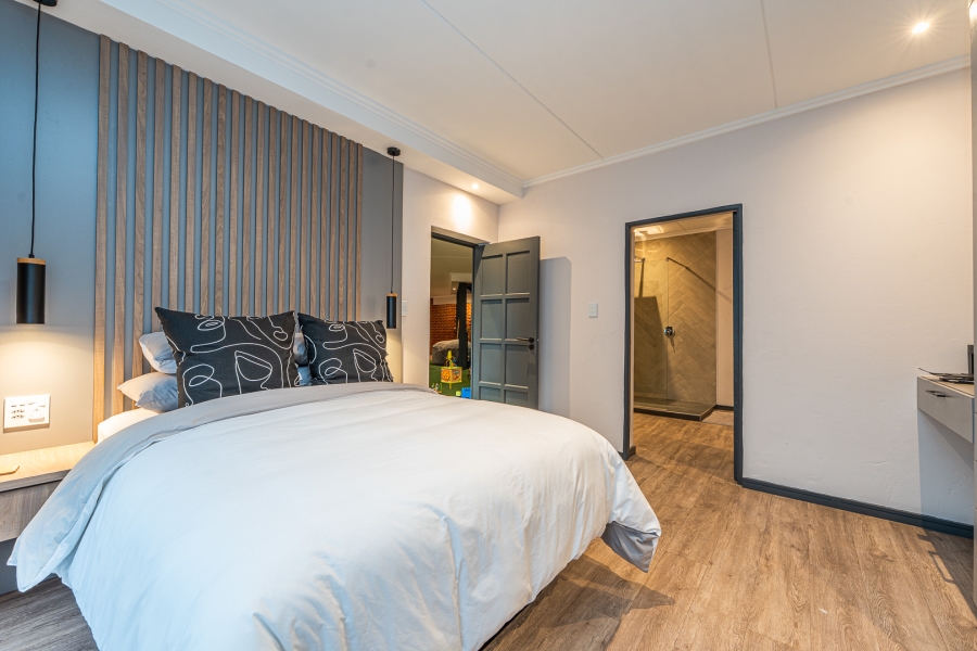 5 Bedroom Property for Sale in Constantia Kloof Gauteng