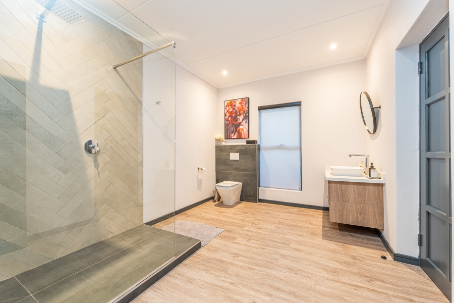 5 Bedroom Property for Sale in Constantia Kloof Gauteng