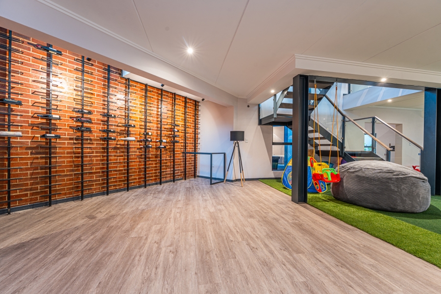 5 Bedroom Property for Sale in Constantia Kloof Gauteng