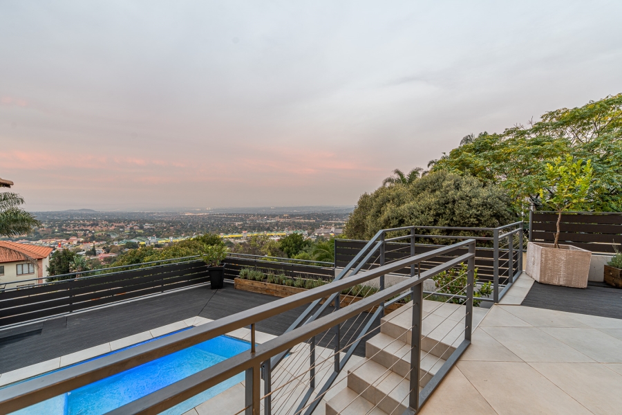 5 Bedroom Property for Sale in Constantia Kloof Gauteng