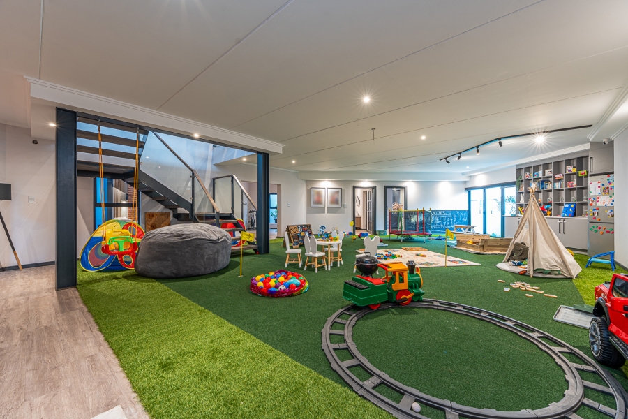 5 Bedroom Property for Sale in Constantia Kloof Gauteng