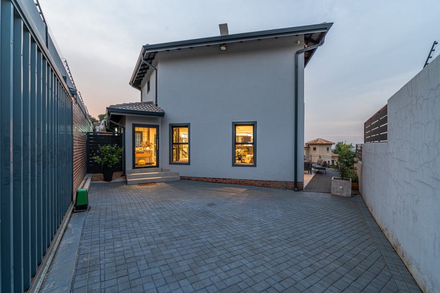 5 Bedroom Property for Sale in Constantia Kloof Gauteng