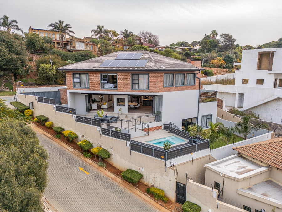 5 Bedroom Property for Sale in Constantia Kloof Gauteng