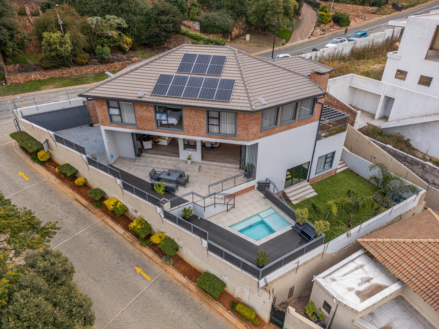 5 Bedroom Property for Sale in Constantia Kloof Gauteng