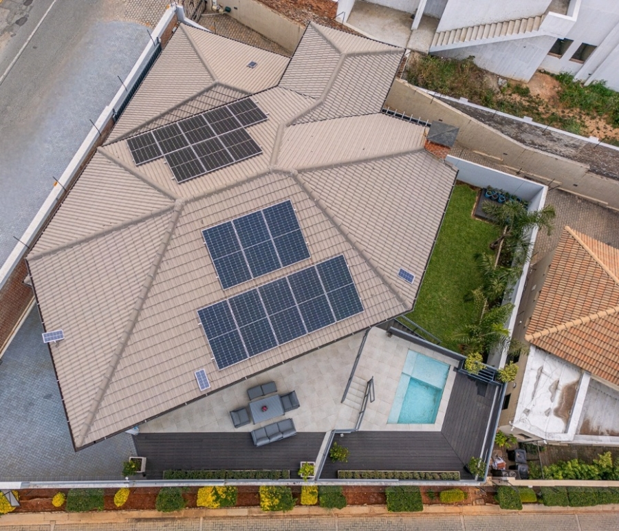 5 Bedroom Property for Sale in Constantia Kloof Gauteng