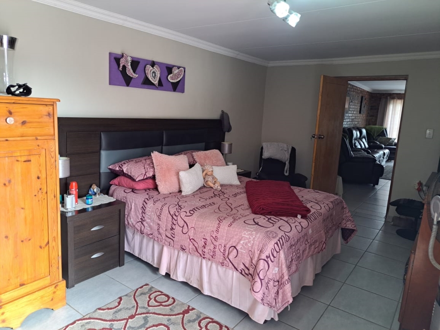 4 Bedroom Property for Sale in Paul Krugersoord Gauteng