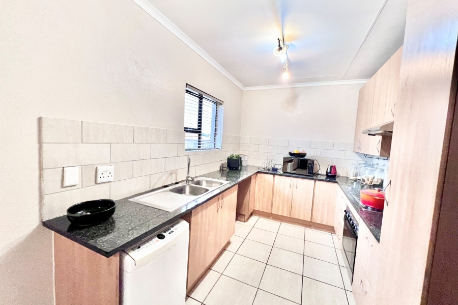 To Let 4 Bedroom Property for Rent in Noordwyk Gauteng