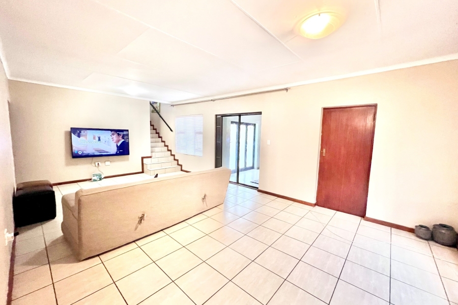 To Let 4 Bedroom Property for Rent in Noordwyk Gauteng