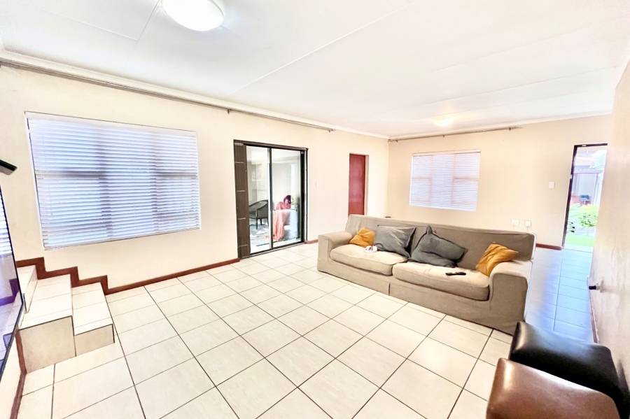 To Let 4 Bedroom Property for Rent in Noordwyk Gauteng