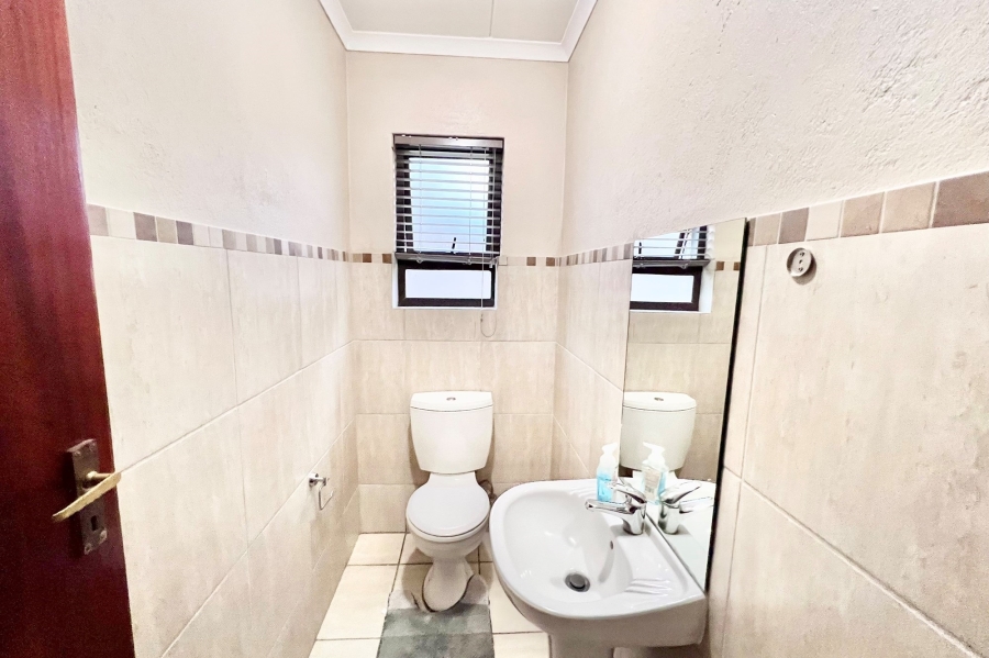 To Let 4 Bedroom Property for Rent in Noordwyk Gauteng