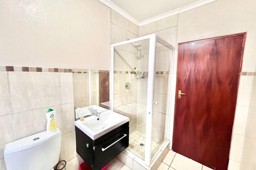 To Let 4 Bedroom Property for Rent in Noordwyk Gauteng