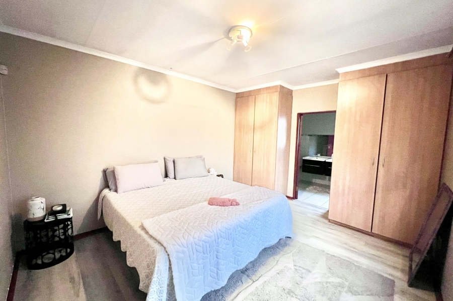 To Let 4 Bedroom Property for Rent in Noordwyk Gauteng