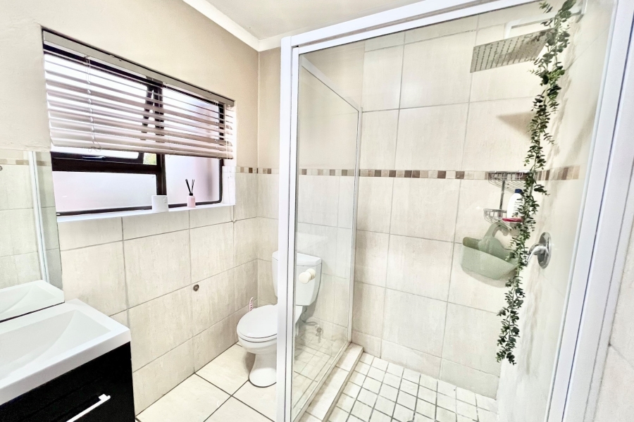 To Let 4 Bedroom Property for Rent in Noordwyk Gauteng