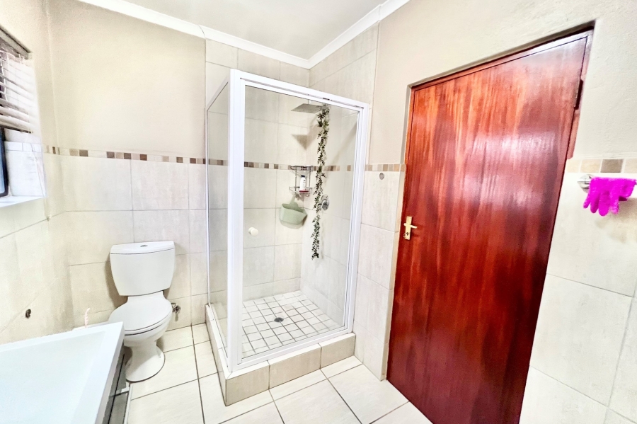 To Let 4 Bedroom Property for Rent in Noordwyk Gauteng
