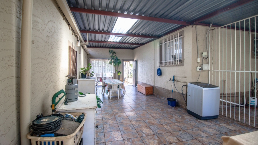 6 Bedroom Property for Sale in Elspark Gauteng