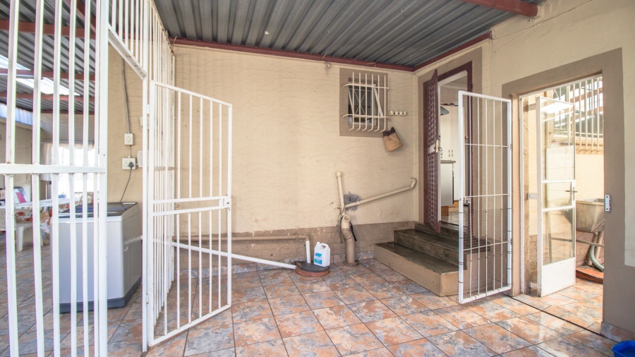 6 Bedroom Property for Sale in Elspark Gauteng