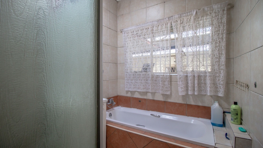 6 Bedroom Property for Sale in Elspark Gauteng