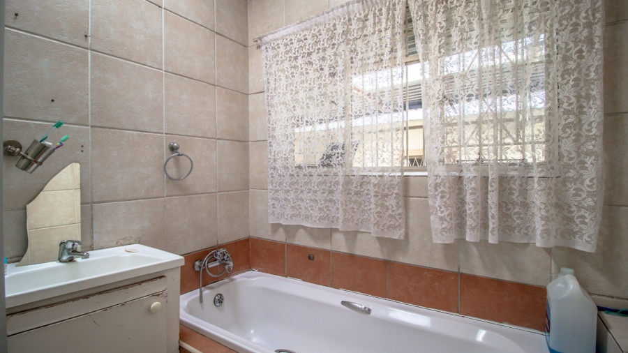 6 Bedroom Property for Sale in Elspark Gauteng