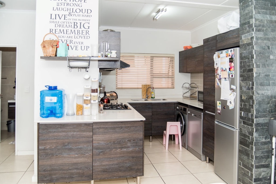 3 Bedroom Property for Sale in Greenstone Crest Gauteng