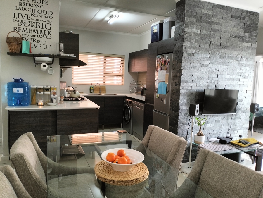 3 Bedroom Property for Sale in Greenstone Crest Gauteng