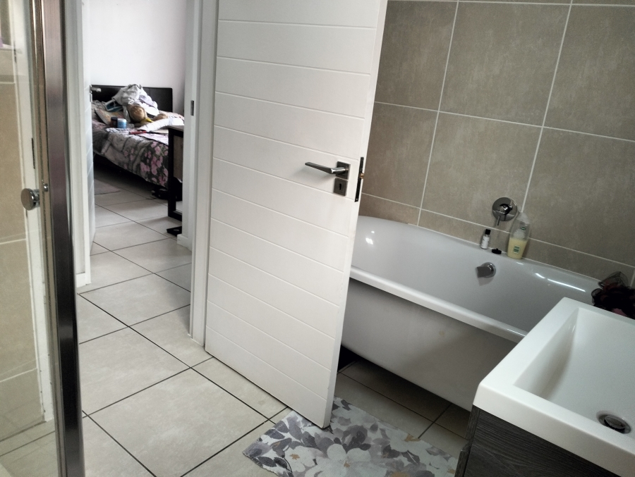3 Bedroom Property for Sale in Greenstone Crest Gauteng