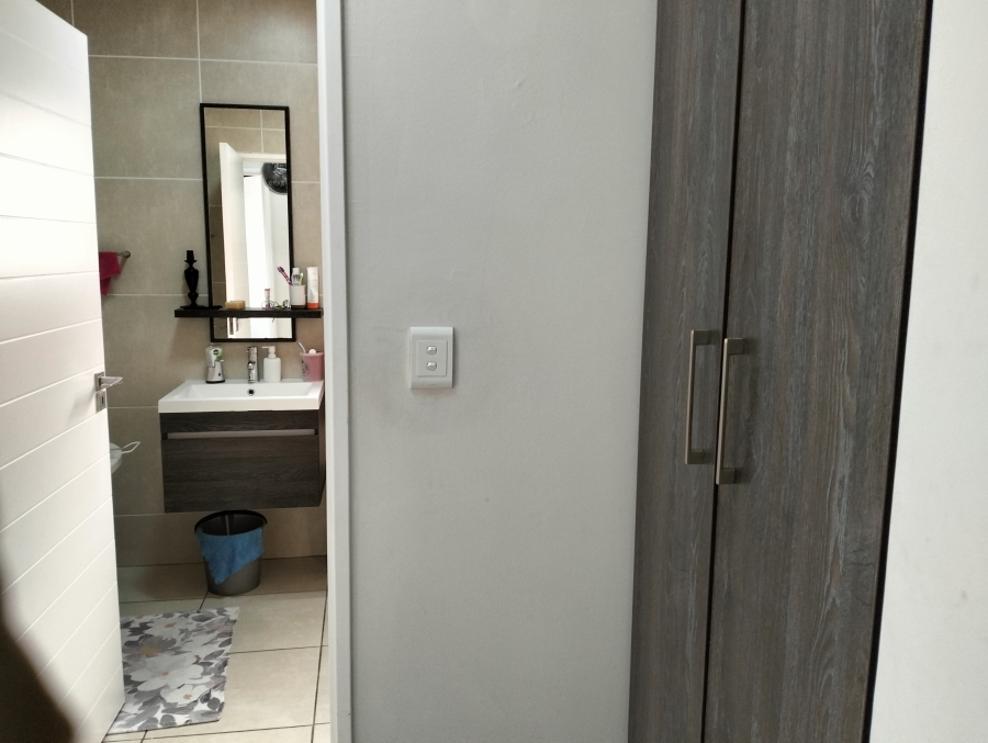 3 Bedroom Property for Sale in Greenstone Crest Gauteng