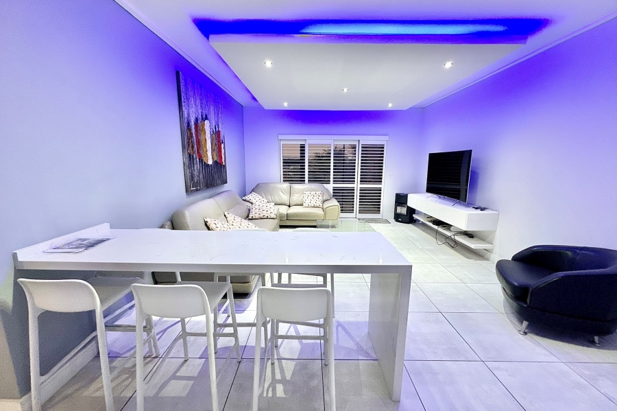 To Let 2 Bedroom Property for Rent in The Polofields Gauteng