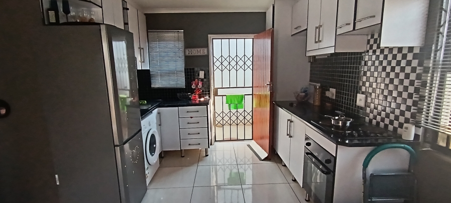 2 Bedroom Property for Sale in Windmill Park Gauteng