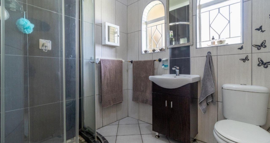 3 Bedroom Property for Sale in Brackenhurst Gauteng