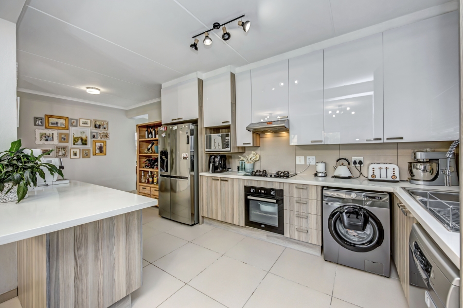 3 Bedroom Property for Sale in Broadacres Gauteng