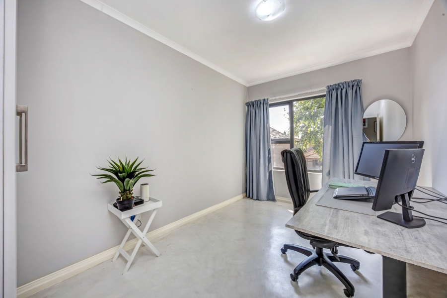 3 Bedroom Property for Sale in Broadacres Gauteng
