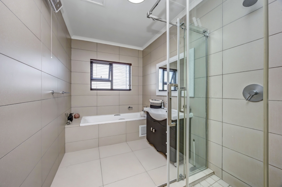3 Bedroom Property for Sale in Broadacres Gauteng